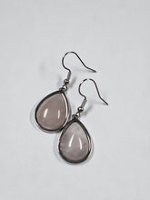 Load image into Gallery viewer, Tear drop stone dangle