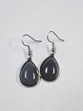 Load image into Gallery viewer, Tear drop stone dangle