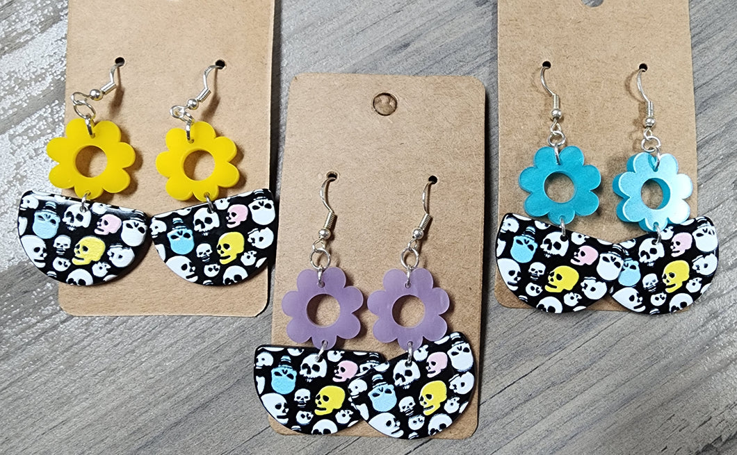 Colorful skull with daisy