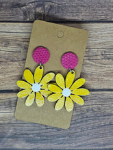 Load image into Gallery viewer, Spring Daisy
