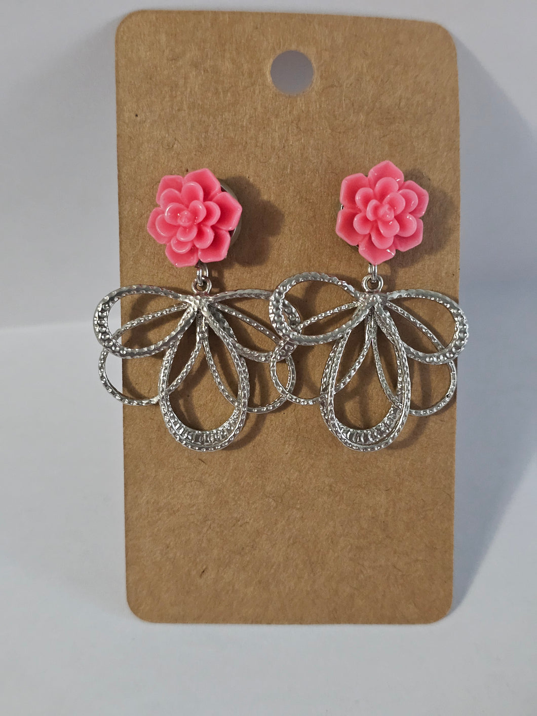 Resin flower post with silver fan shaped pendant