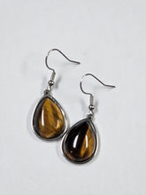 Load image into Gallery viewer, Tear drop stone dangle
