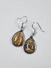 Load image into Gallery viewer, Tear drop stone dangle
